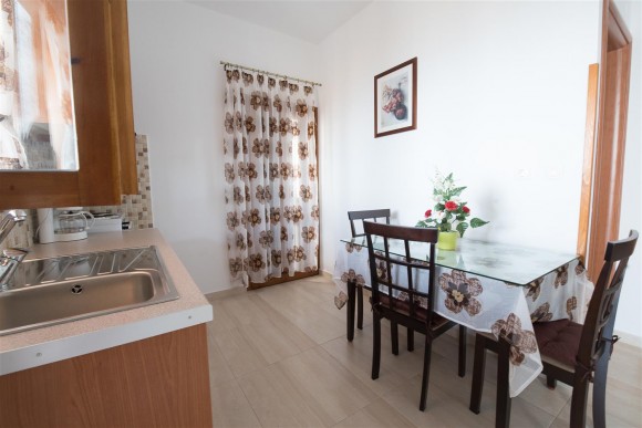 APARTMENT 2 (UP TO 3 PERSONS)